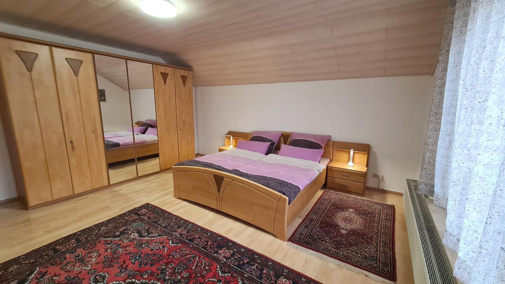 Gemuetliche 120 Qm Ferienwohnung Mit Balkon Adelsdorf Exterior foto